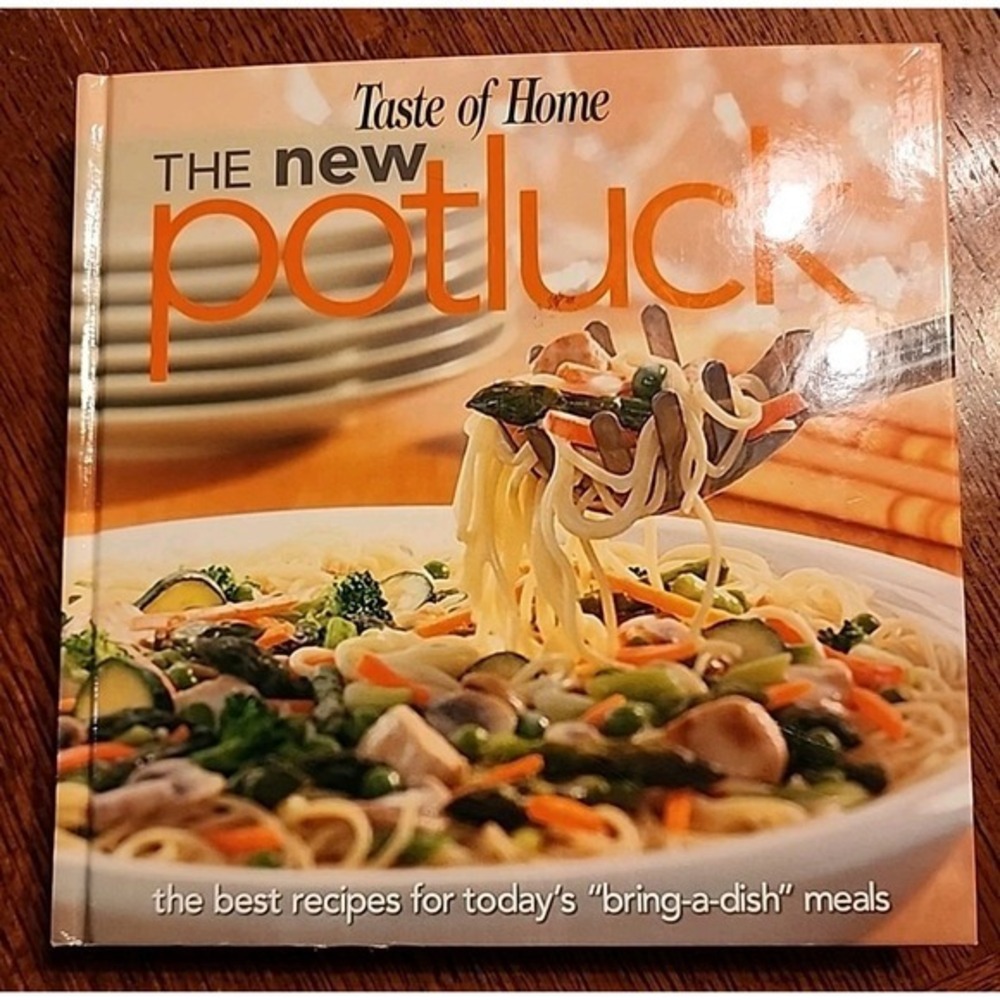 Taste of Home:The New Potluck - Hardcover By‎ Taste of Home Editors - VERY GOOD